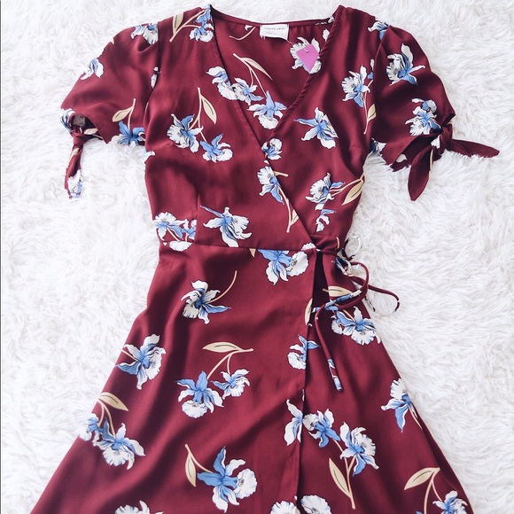 Red floral wrap dress - Picture 2 of 4